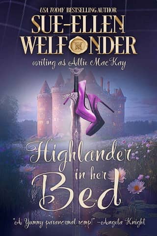 Highlander In Her Bed by Sue-Ellen Welfonder